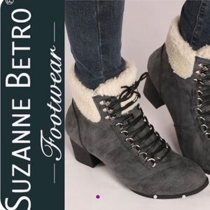 NEW Suzanne Betro Leather Gray Faux Sherpa-Trimmed Bootie. Size 9